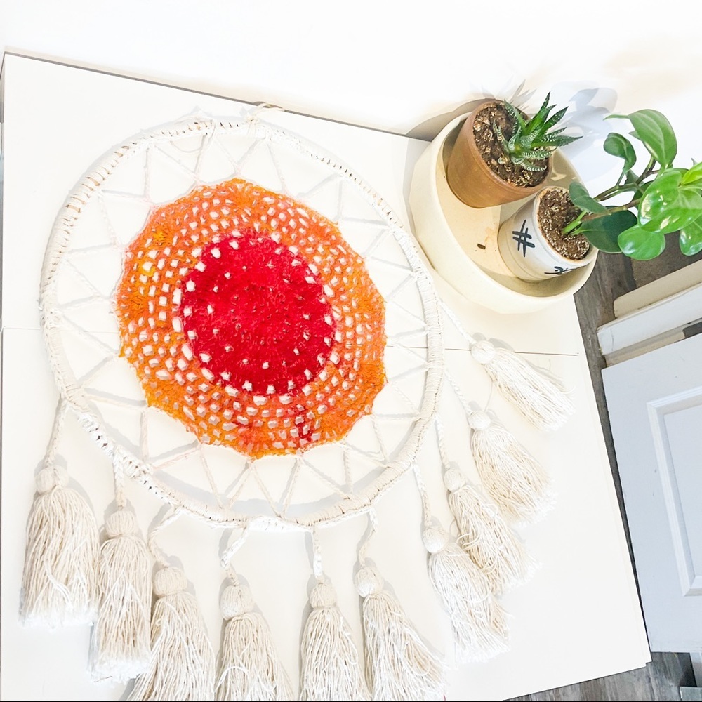 Large VINTAGE White Crocheted Dreamcatcher - Picture 3 of 10